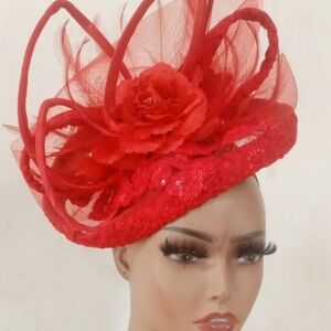 Elegant Red Fascinator Hat

FAS1 0226